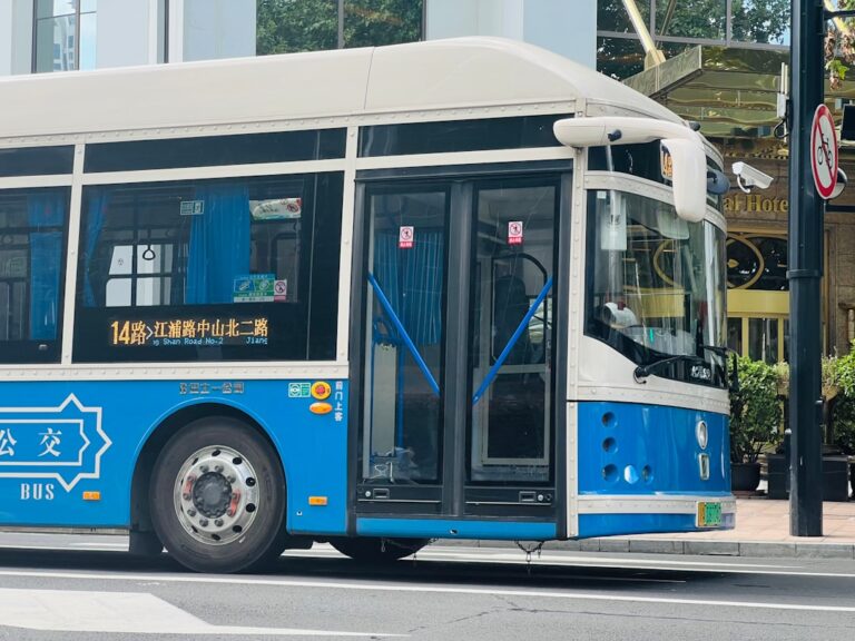 Połączenia kolejowe w Polsce – jakie zmiany czekają pasażerów w 2025?